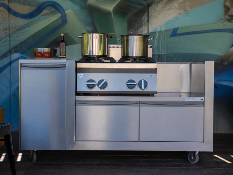 Kundenspezifische ausgeführte Edelstahl-Outdoorküche mit Designansprüchen (fahrbar)