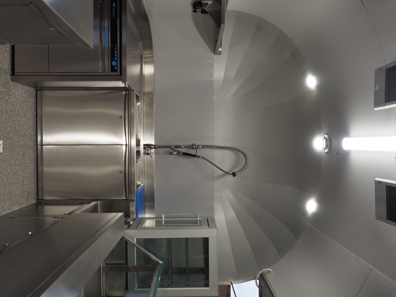 Edelstahlverbauten fertig montiert in Fischverkaufswagen