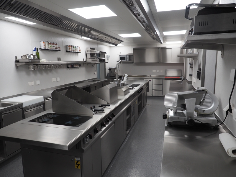 Gastro-Großküche im Gasthaus Schüller (Edelstahl)